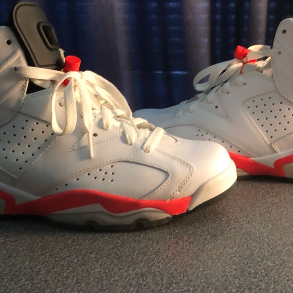 Jordan 6 - Picture 2 of 3